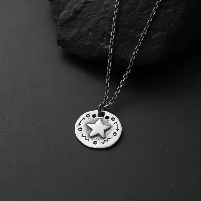 Umut Çiçeği Kolyesi Dekorasyonda Anlam ve Estetiğin Buluşması