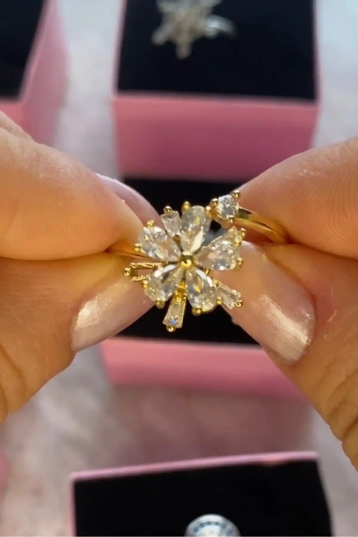 Unutma Beni Çiçeği Yüzüğü ve Dekorasyon Fikirleri: Anlamlı ve Şık Detaylar