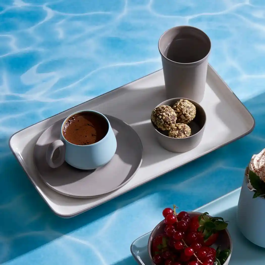 Uzun Kahve Bardağı Dekorasyonda Zarafet ve Fonksiyonellik Sağlayan Modern Tasarımlar