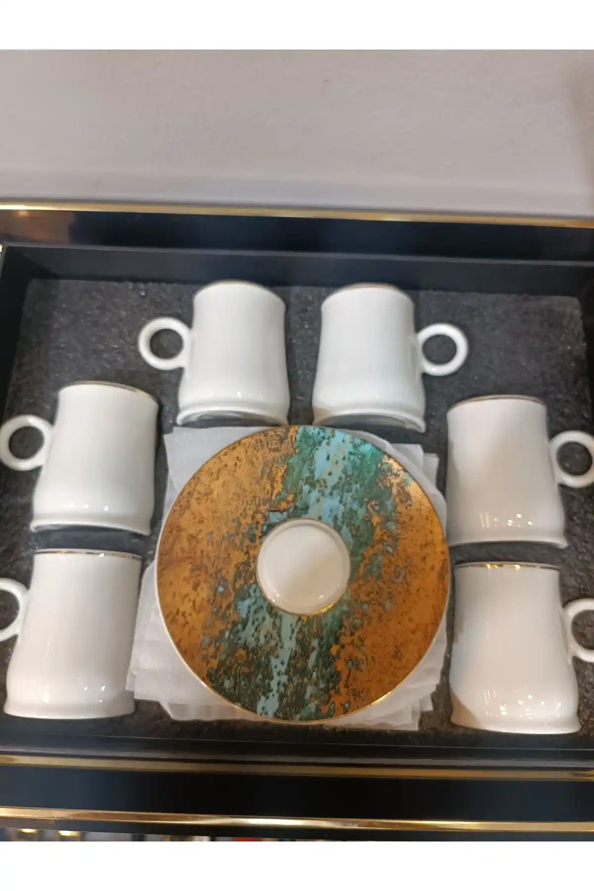 Uzun Kahve Fincanlarıyla Dekorasyonda Zarafet ve İşlevselliğin Birleşimi