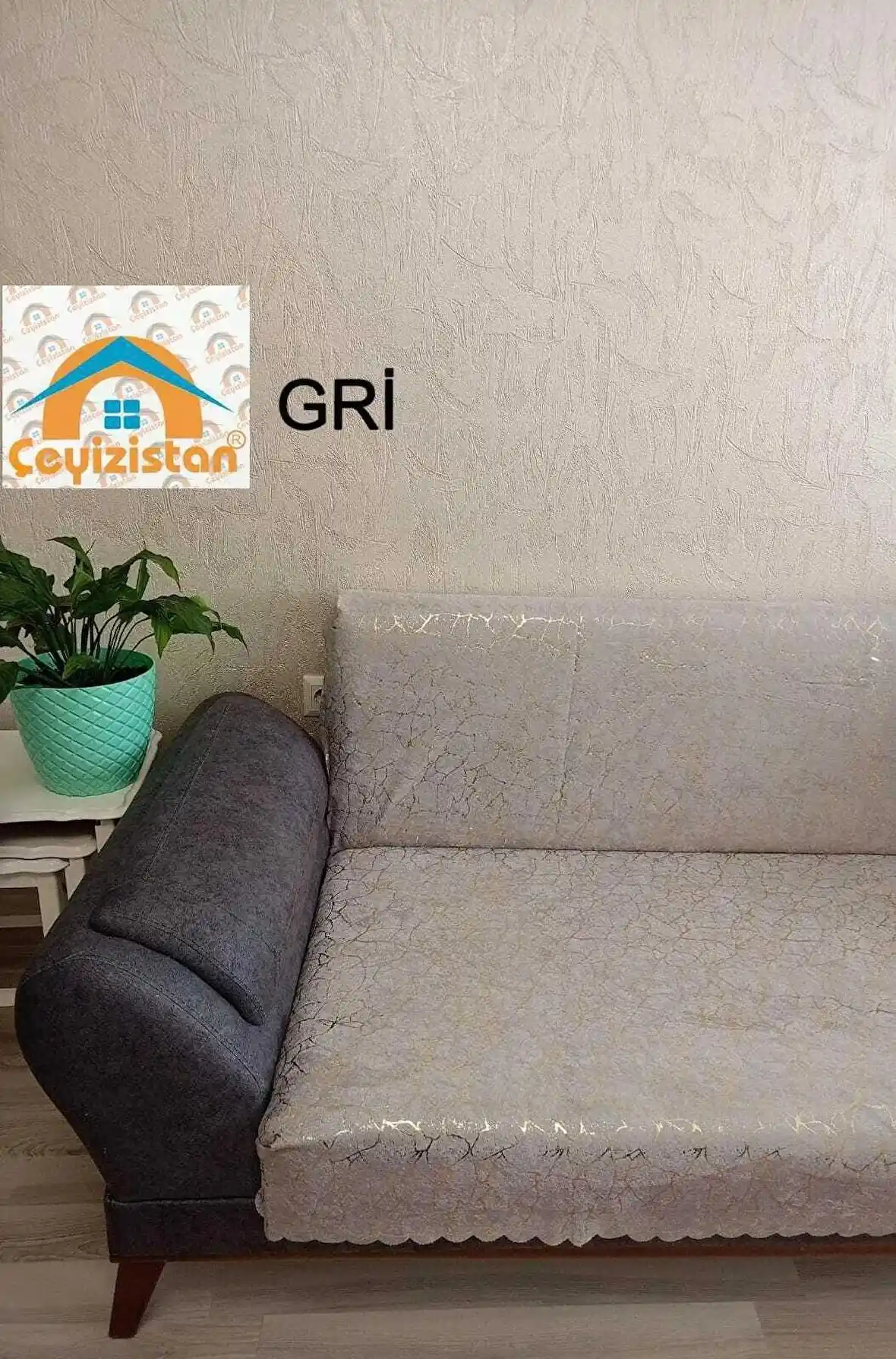 Varaklı Koltuk Örtüsü ile Dekorasyonda Zarafet ve Fonksiyonellik Bir Arada