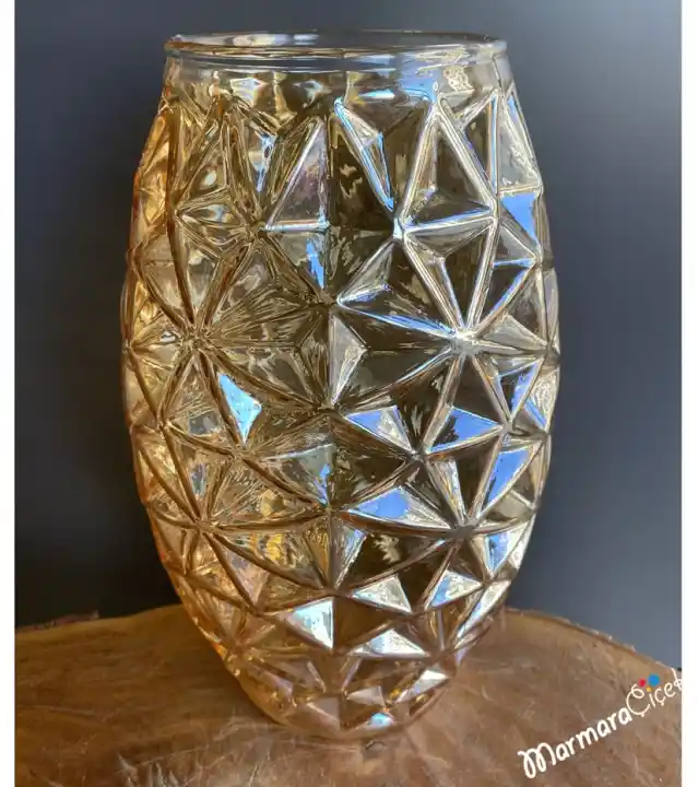 Vazo Cam ile Dekorasyonda Zarafet ve Fonksiyonellik Sağlayan Şık Çözümler