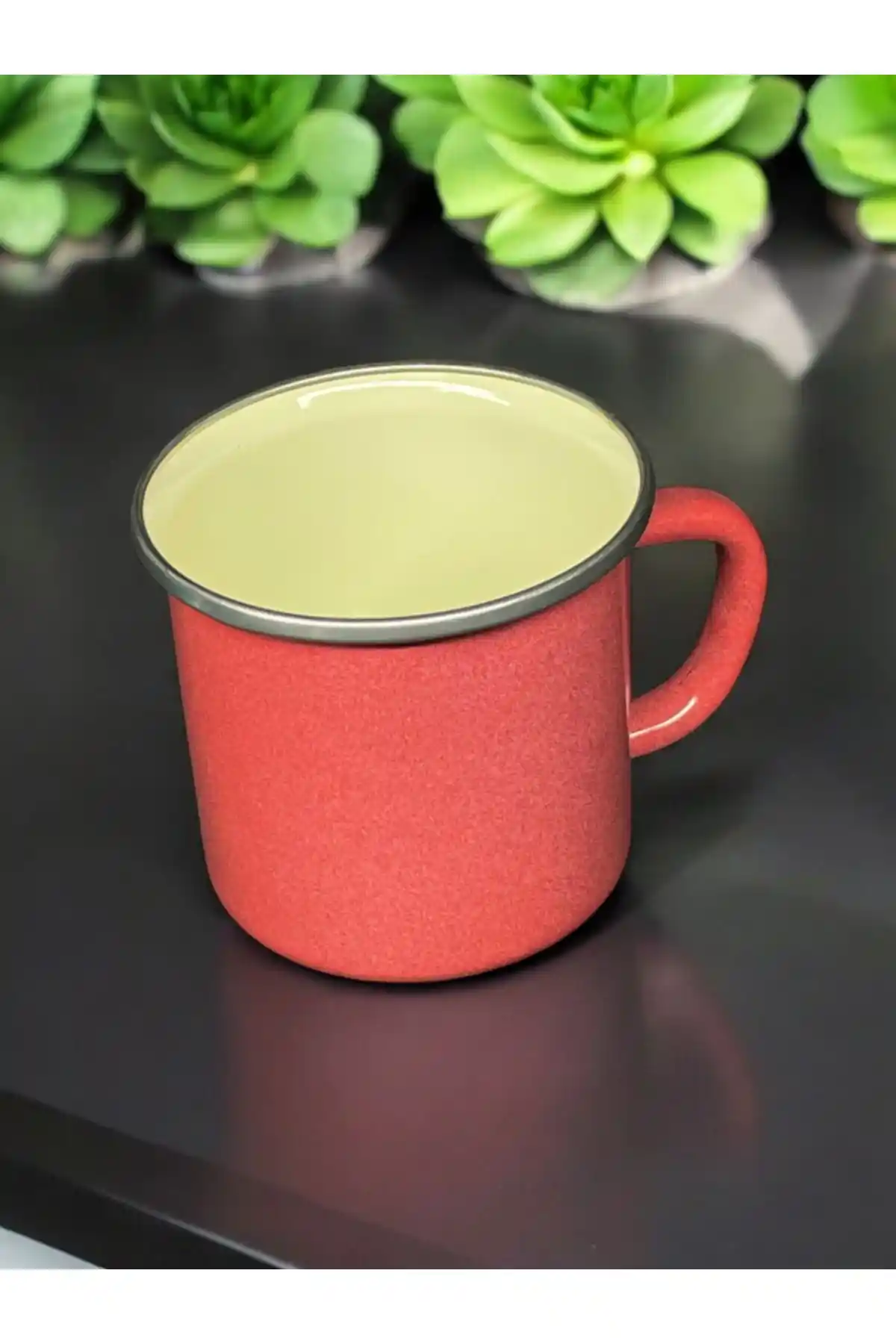 Verda Emaye Kupa ile Dekorasyonunuzu Şekillendirin ve Tarzınıza Yenilik Katın