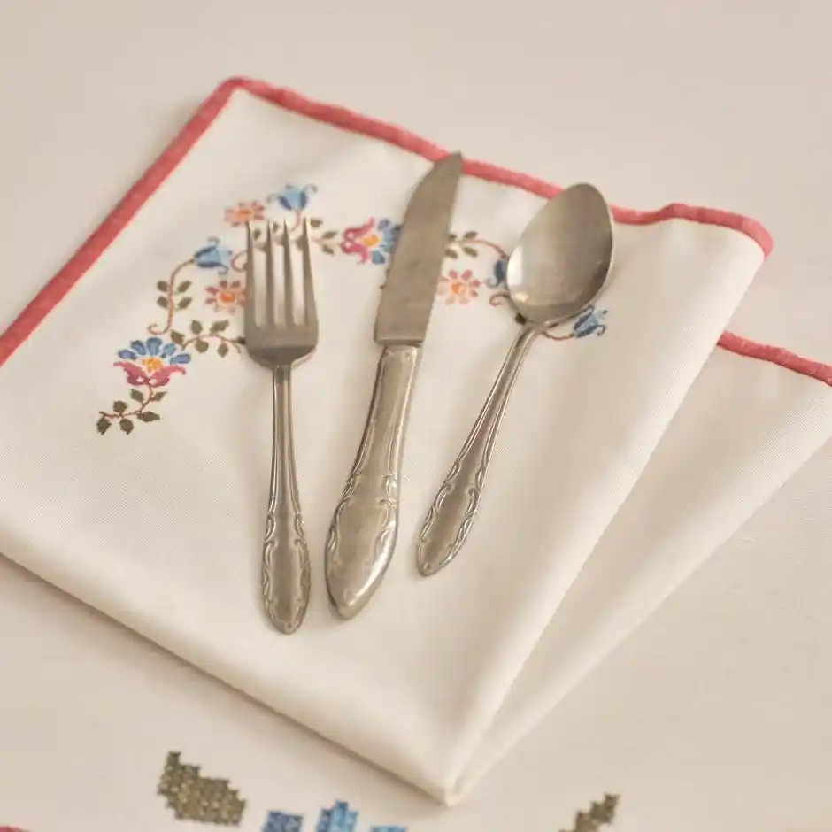 Vintage Çatal Bıçak Takımı ile Dekorasyonda Zamansız Şıklık ve Nostaljik Atmosfer