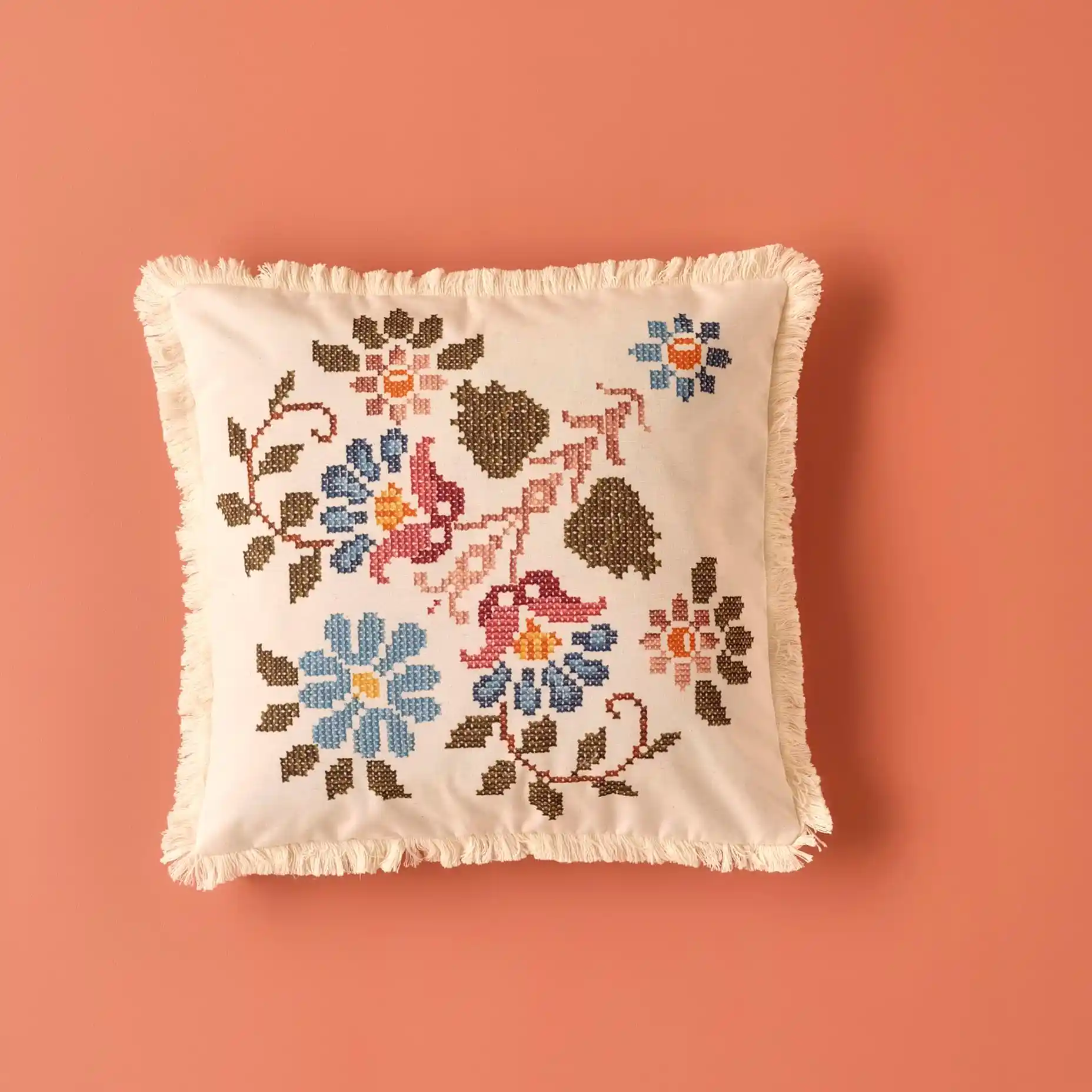 Vintage Kırlentlerle Dekorasyonunuza Zamansız Şıklık Katmanın Yolları