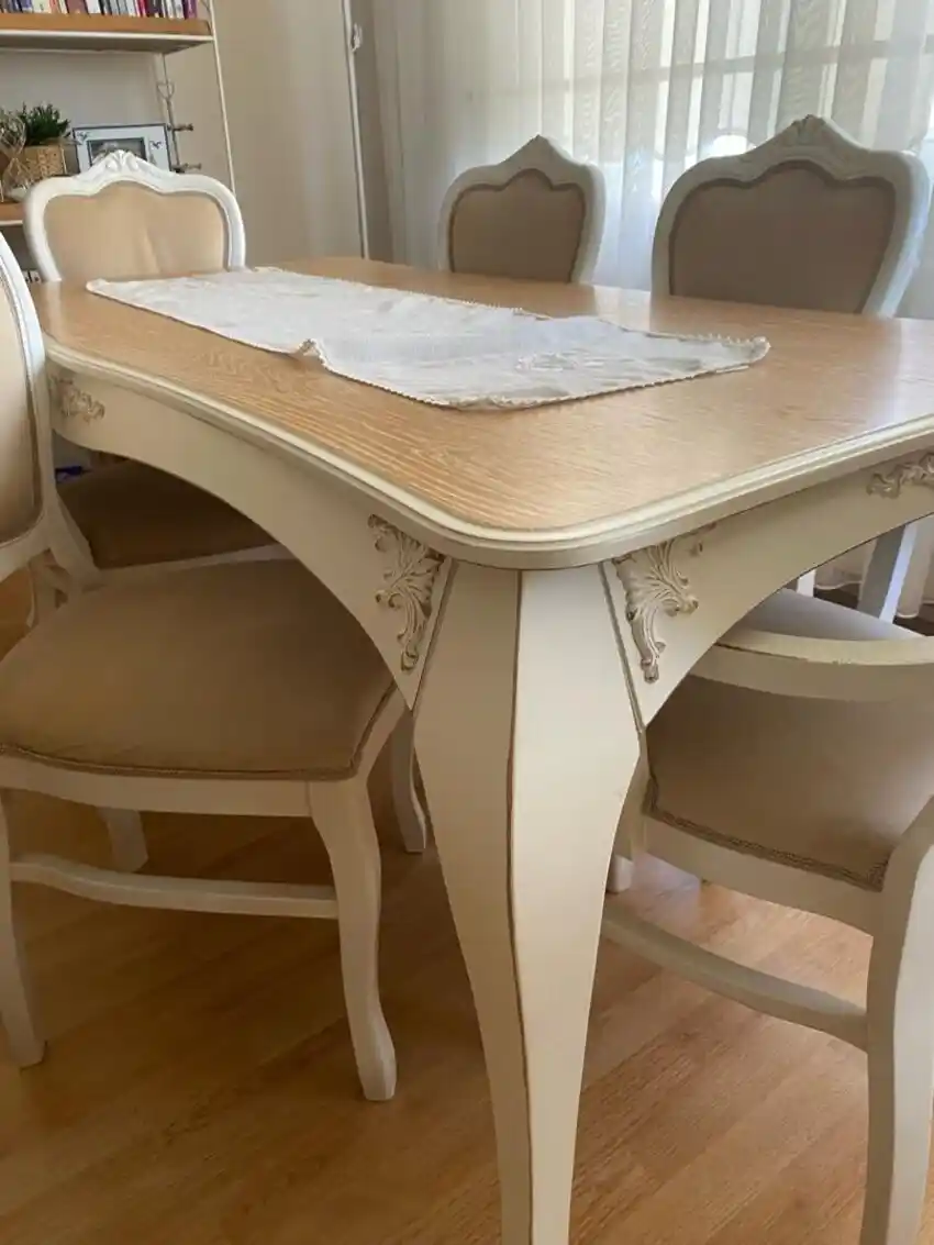 Vintage Yemek Masası Seçimi ve Modern Dekorasyonda Kullanım İpuçları