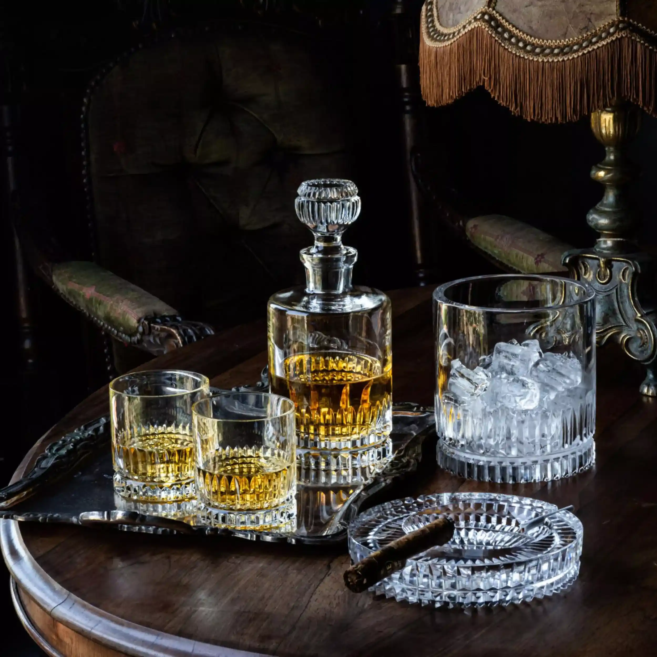 Viski Bardağı Dekorasyonu ile Şık ve İşlevsel Mekanlar Yaratma Rehberi