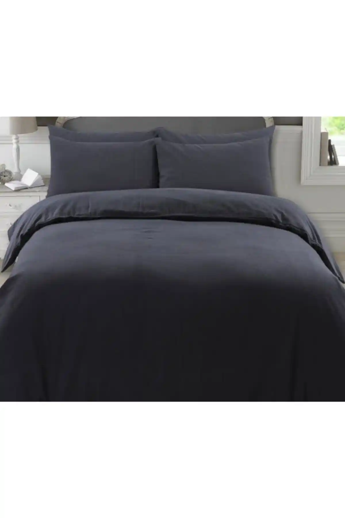 Wednesday temalı nevresim takımlarıyla modern ve şık yatak odaları tasarımı