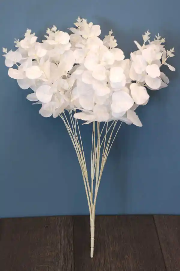 Yapay Beyaz Çiçeklerle Dekorasyonda Zarafetin Şık ve Pratik Yolu