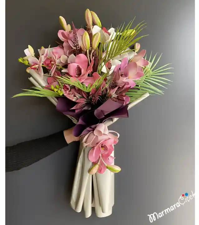 Yapay Buket Çiçeklerle Dekorasyonun Güncel Trendleri ve Fikirler