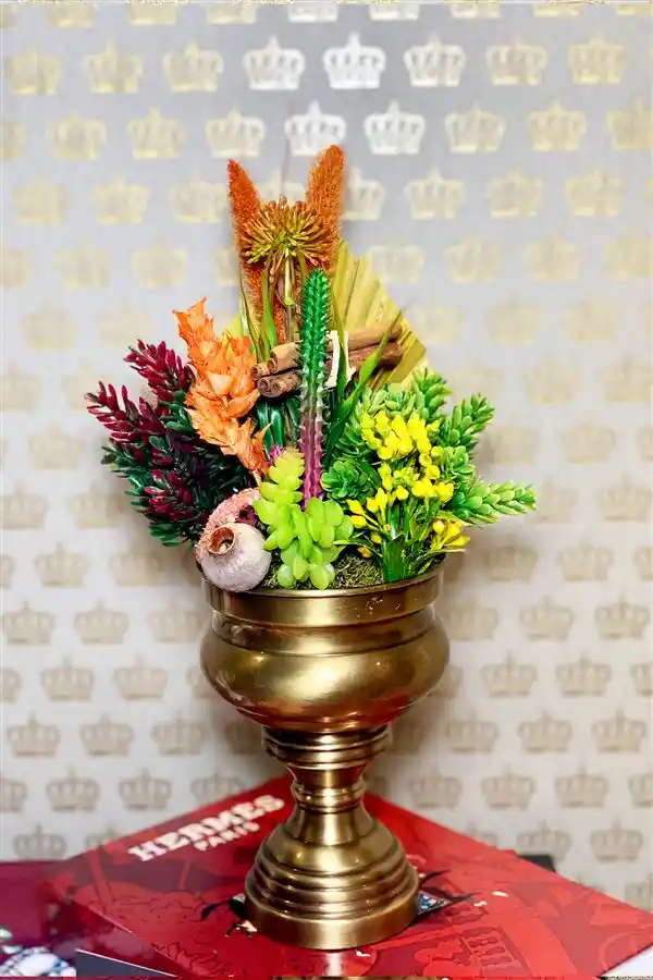 Yapay Çiçek Vazo Dekorasyonuyla Estetik ve Pratik Alan Tasarımı Rehberi