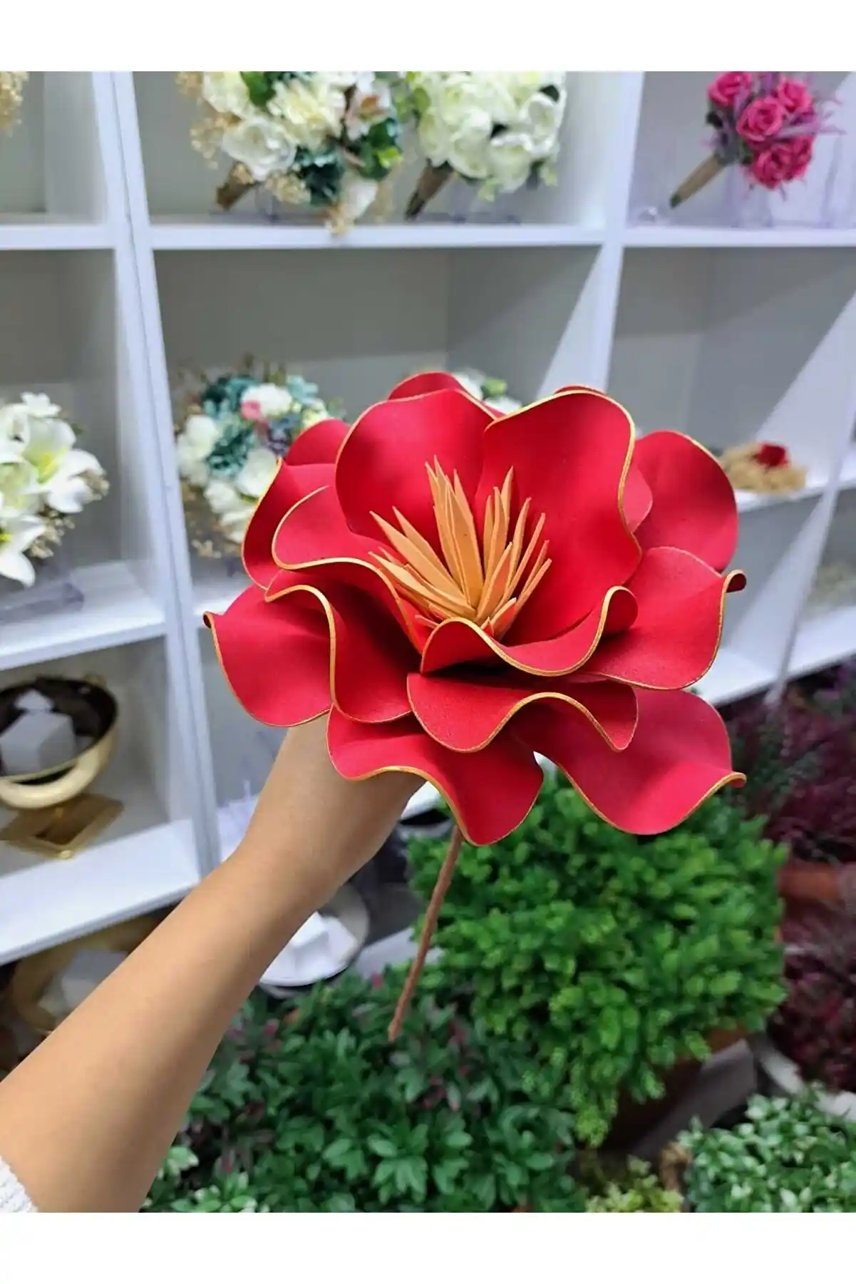 Yapay Çiçek Yapımı: Dekorasyonda Doğal Güzelliği Sağlayan Yenilikçi Trendler ve Teknikler