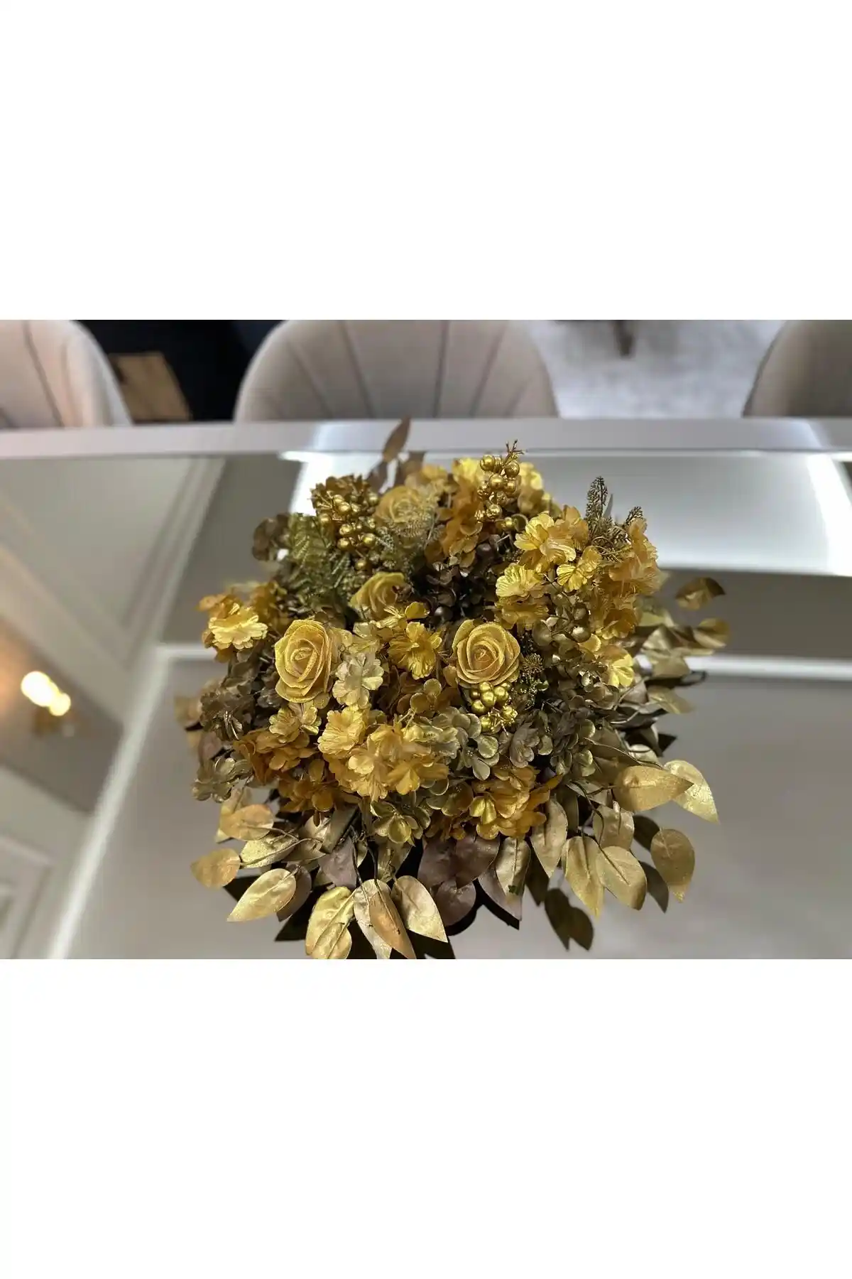 Yapay Çiçeklerle Şık ve Dayanıklı Masa Üstü Dekorasyon Trendleri ve Avantajları