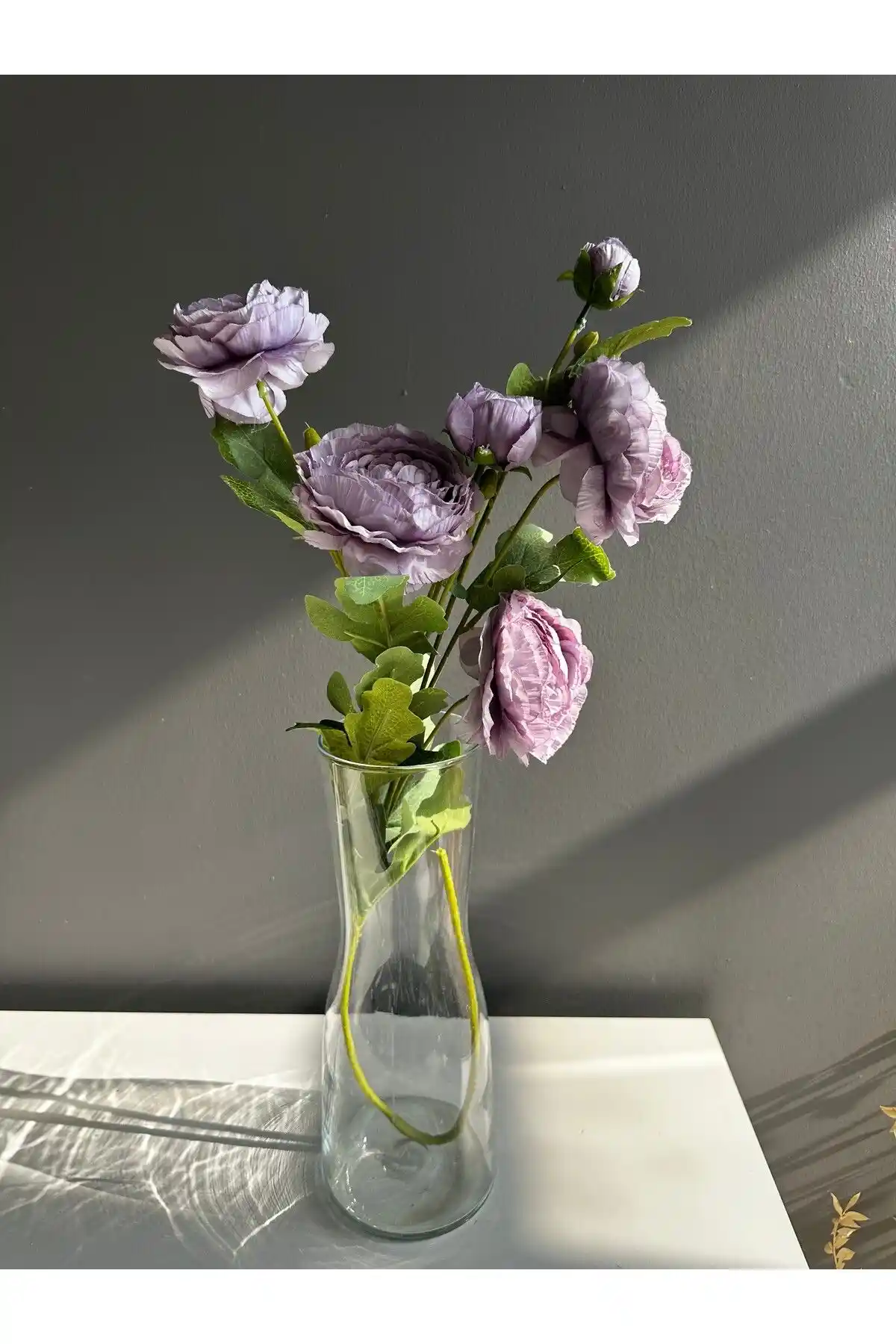 Yapay Çiçeklerle Vazo Dekorasyonu: Estetik ve Pratik Çözümlerle Modern Dekorasyon