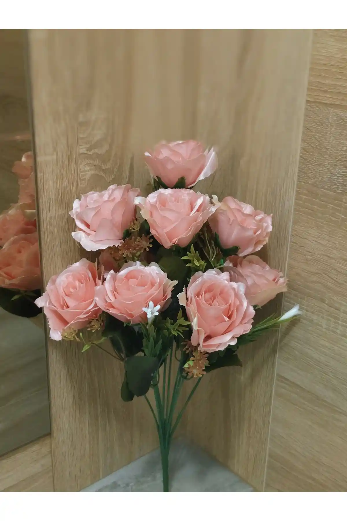 Yapay Masa Çiçeği ve Vazo Kullanımıyla Dekorasyonunuzu Geliştirin