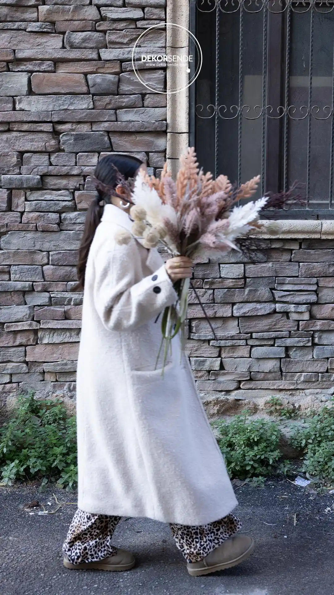 Yapay Pampas Dekorasyonu: Modern ve Doğal İç Mekanlar İçin Şık Çözüm