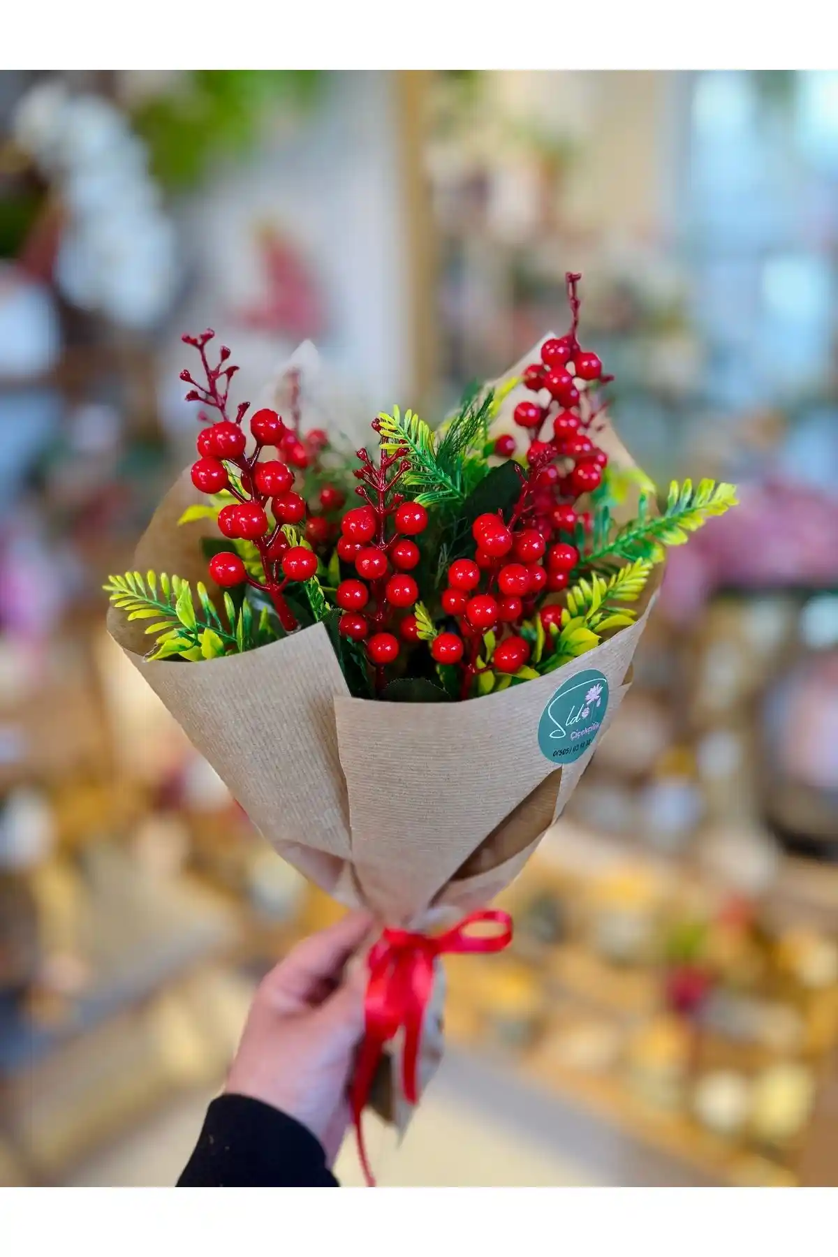 Yapay Yılbaşı Çiçeği ile Dekorasyonda Zarif ve Pratik Alternatifler