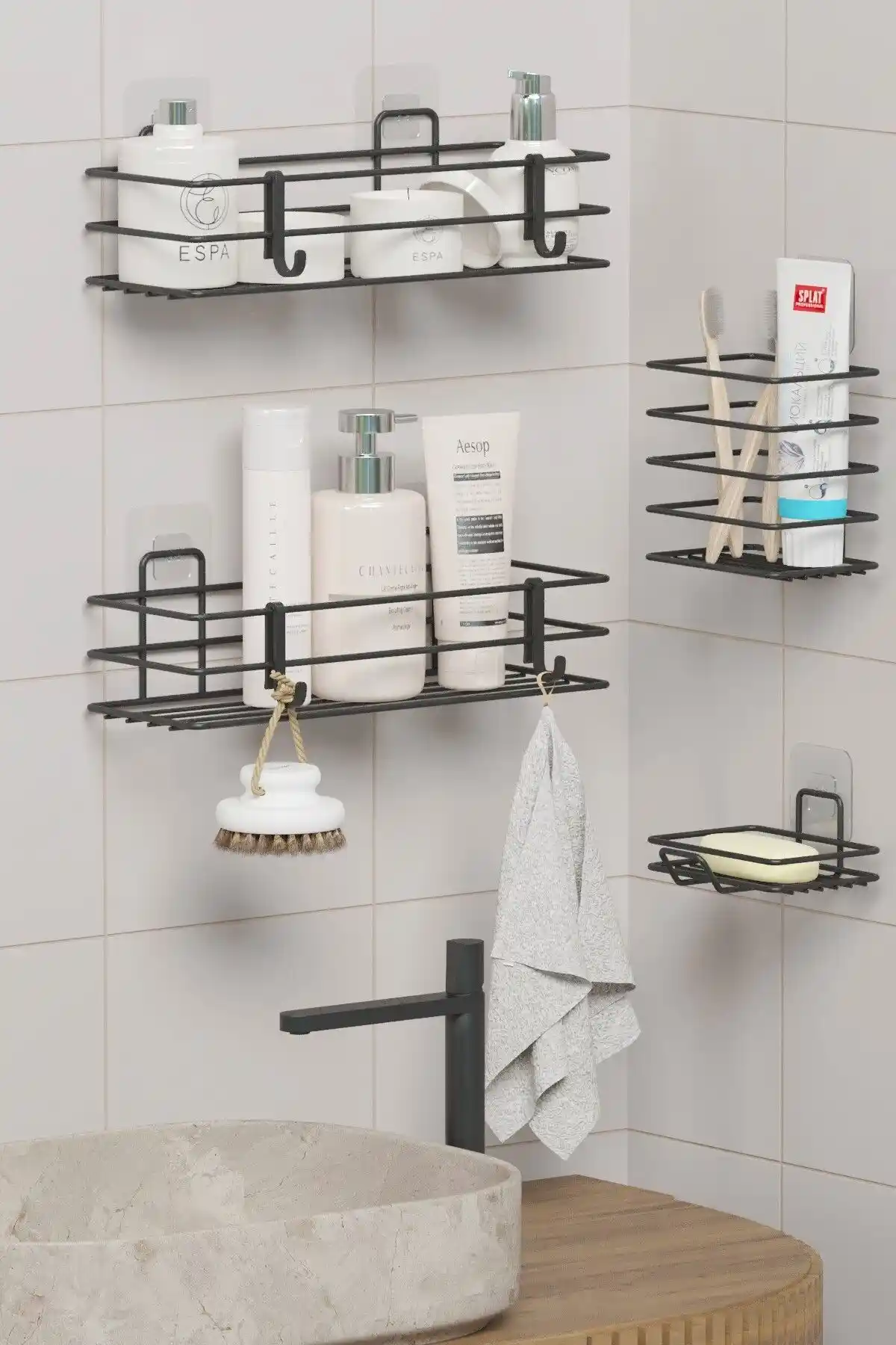 Yapışkanlı banyo setleri ile modern ve pratik dekorasyon çözümleri