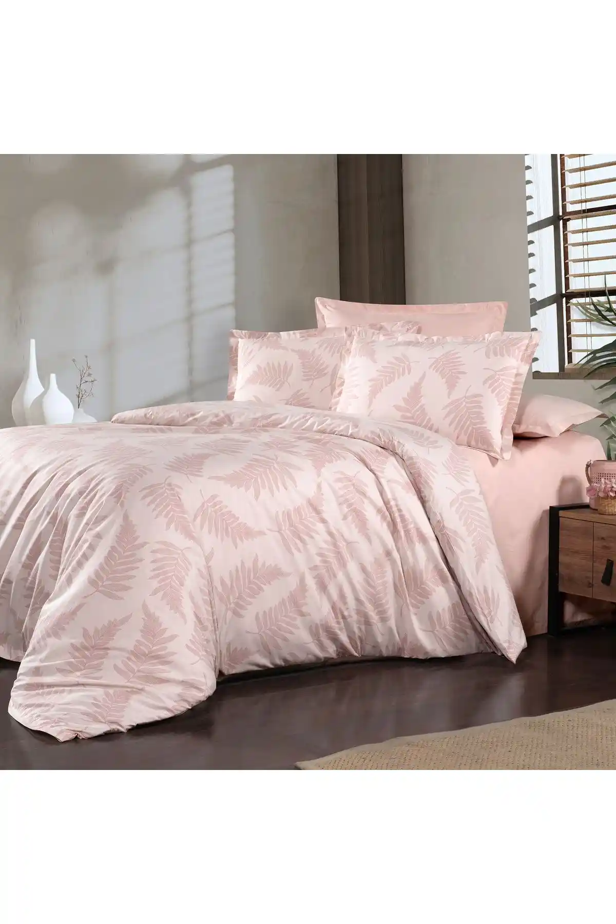 Yaprak Desenli Nevresim Takımlarıyla Doğal ve Şık Yatak Odası Dekorasyonu