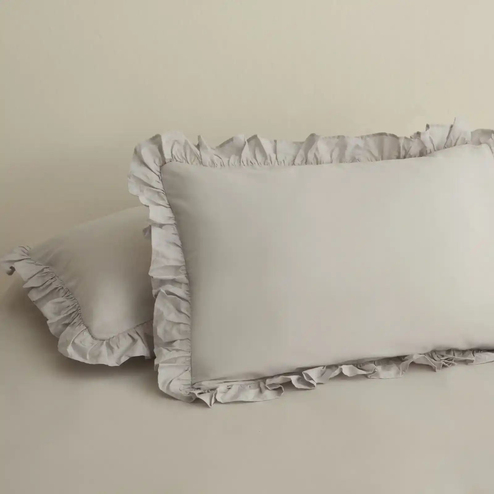 Yastık Kılıfı Dekorasyonunda Şıklık ve Fonksiyonellik Rehberi