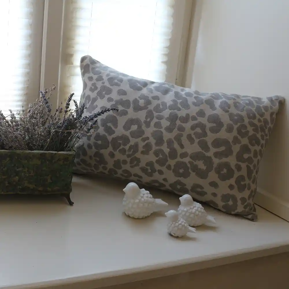 Yastık Kirlent ile Dekorasyonda Şıklık ve Konforu Bir Arada Yakalayın