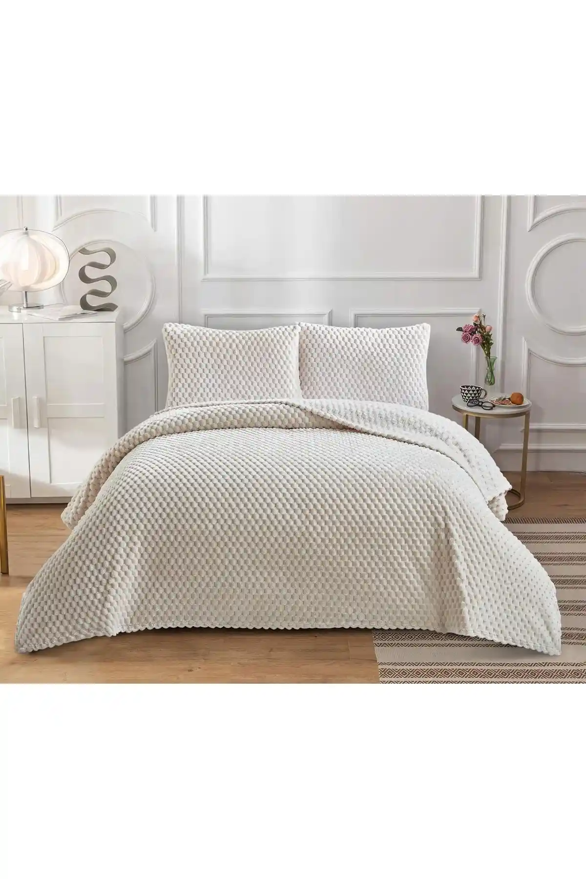 Yastıklı Battaniye Modelleri ile Dekorasyonda Şıklık ve Konforun En Güzel Kombinasyonu