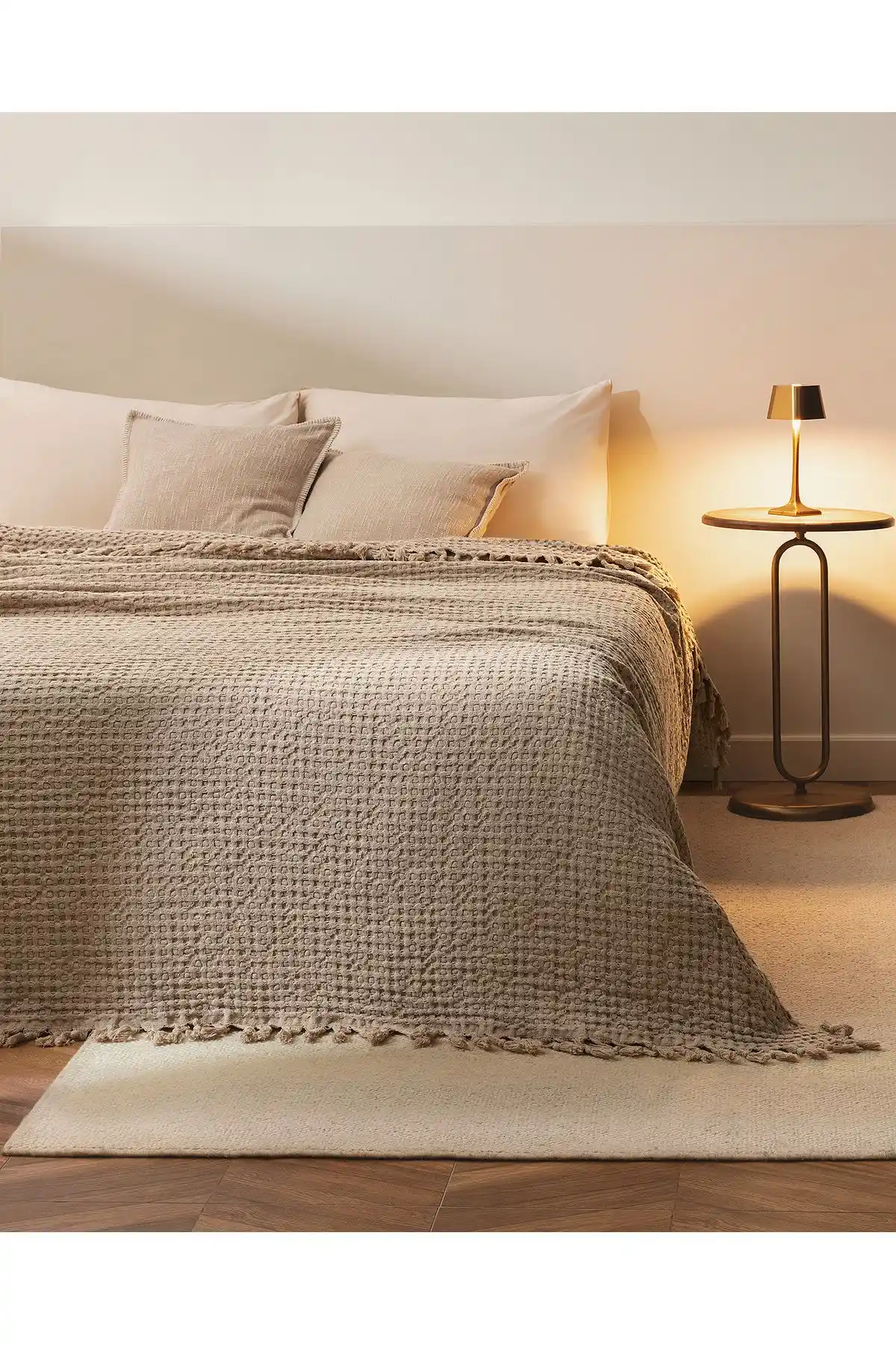 Yatak Ayak Ucu Örtüsü Seçimi ve Dekorasyonda Rolü