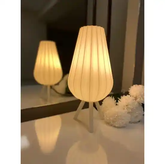 Yatak Odası Abajur Dekorasyonu: Stil ve İşlevselliği Birleştiren Tasarım Rehberi