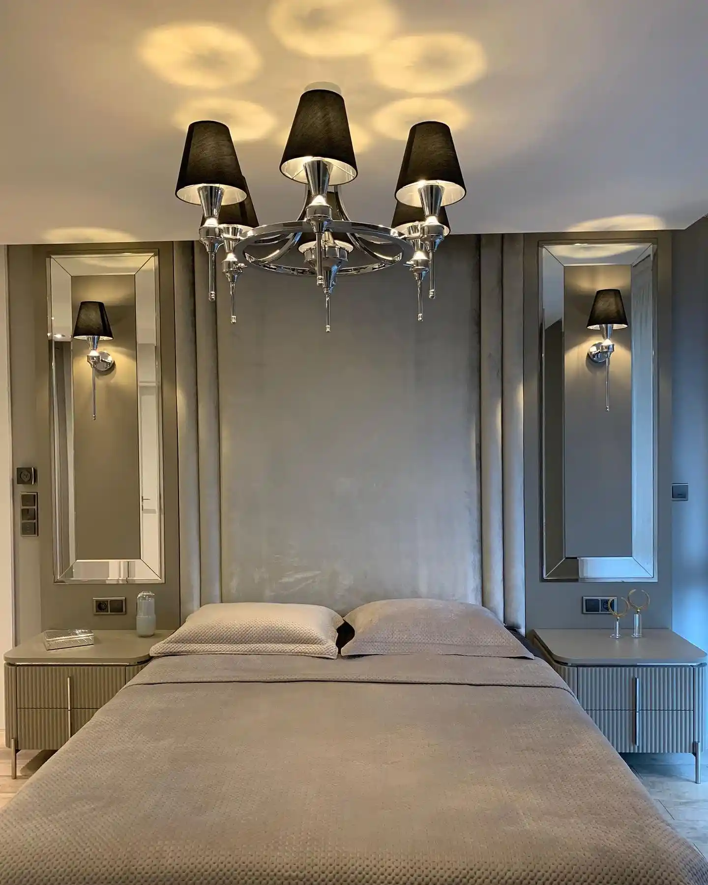 Yatak Odası Dekorasyonunda Avize ve Aplik Seçimi ve Uygunluk Rehberi