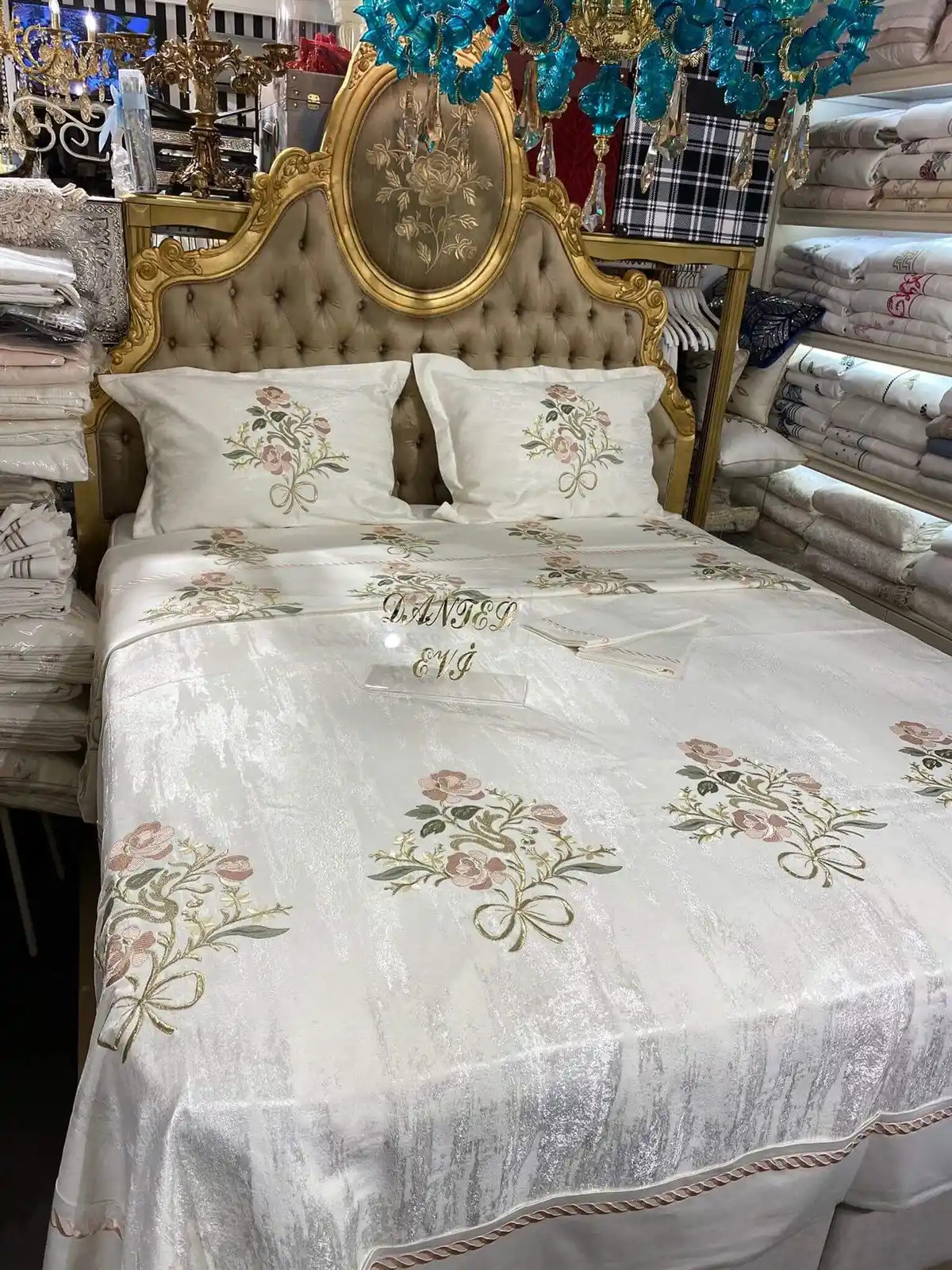 Yatak Odası Dekorasyonunda Doğru Nevresim ve Yatak Örtüsü Seçimi Rehberi