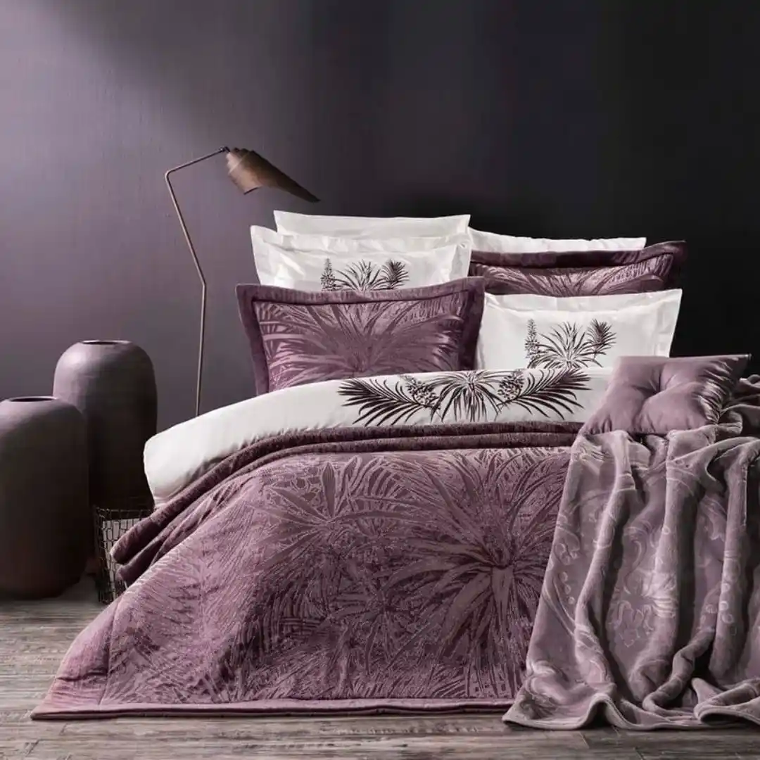 Yatak Odası Dekorasyonunda Kırlentlerle Şıklık ve Konforun Buluşması