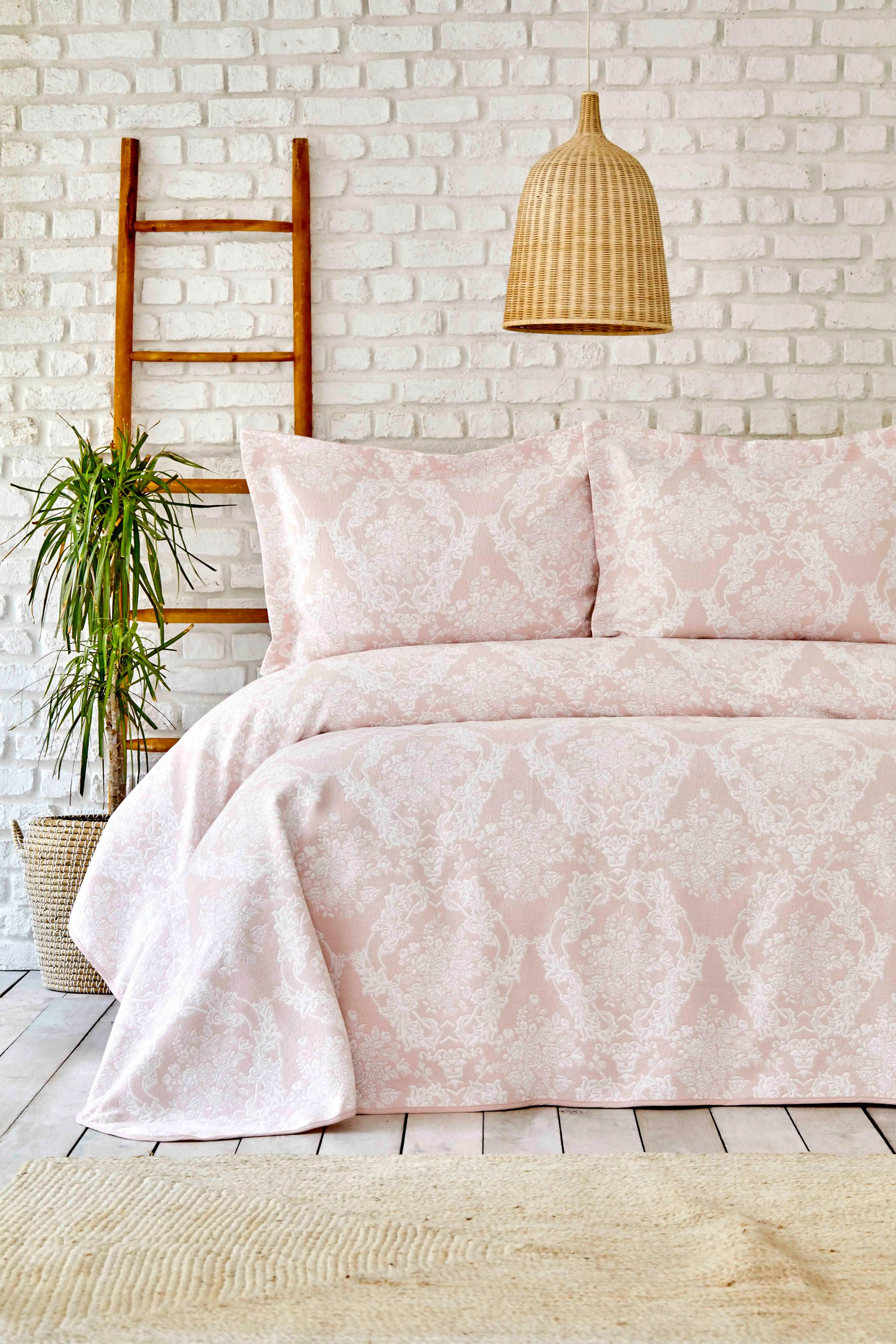 Yatak Odası Dekorasyonunda Pudra Yatakörtüsü ile Zarafet ve Şıklık Sağlama Rehberi