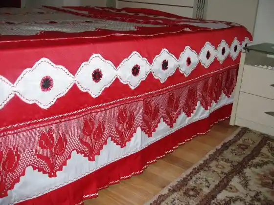 Yatak Odası Dekorasyonunda Renkli Çarşafların Önemi ve Seçim Rehberi