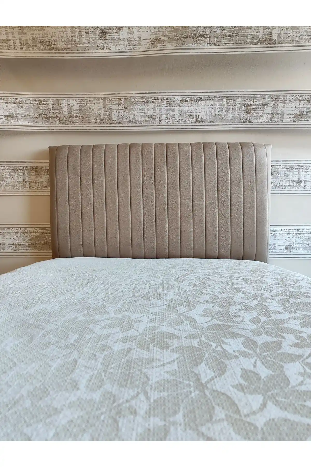 Yatak Odası Dekorasyonunda Tek Kişilik Yatak Başlığı Kılıfı Seçenekleri ve Dekorasyon İpuçları