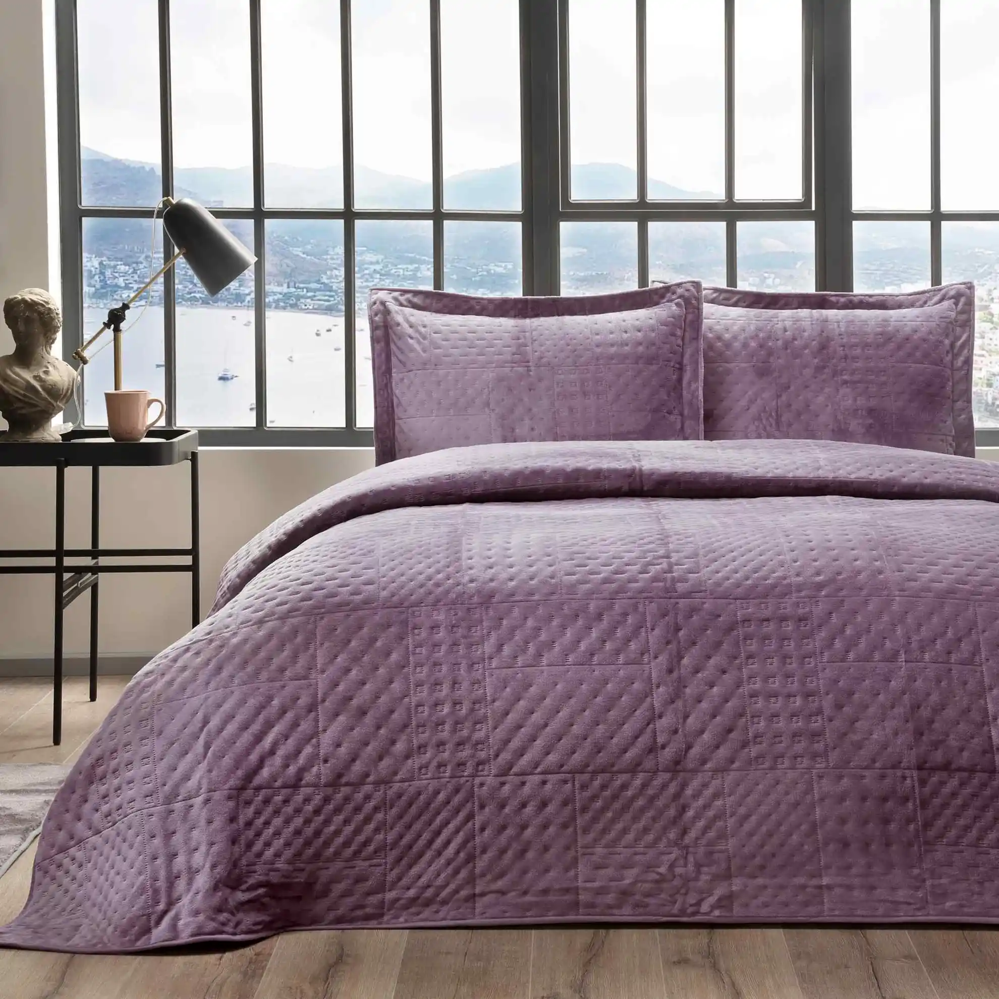 Yatak Odası Dekorasyonunda Tekli Yatak Örtüsü Seçimi ve Dekoratif Fikirler