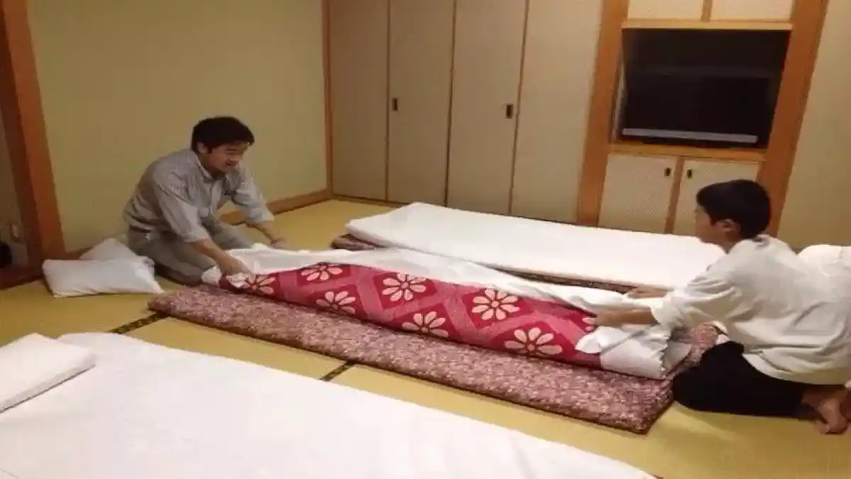 Yatak Odası Dekorasyonunu Tamamlayan Modern ve Fonksiyonel Yer Yatakları