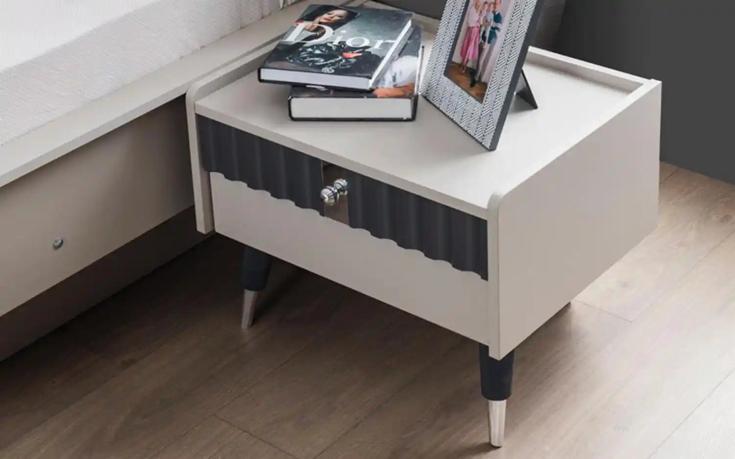 Yatak Odası Komodin Aksesuarlarıyla Dekorasyonunuzu Zenginleştirme Rehberi