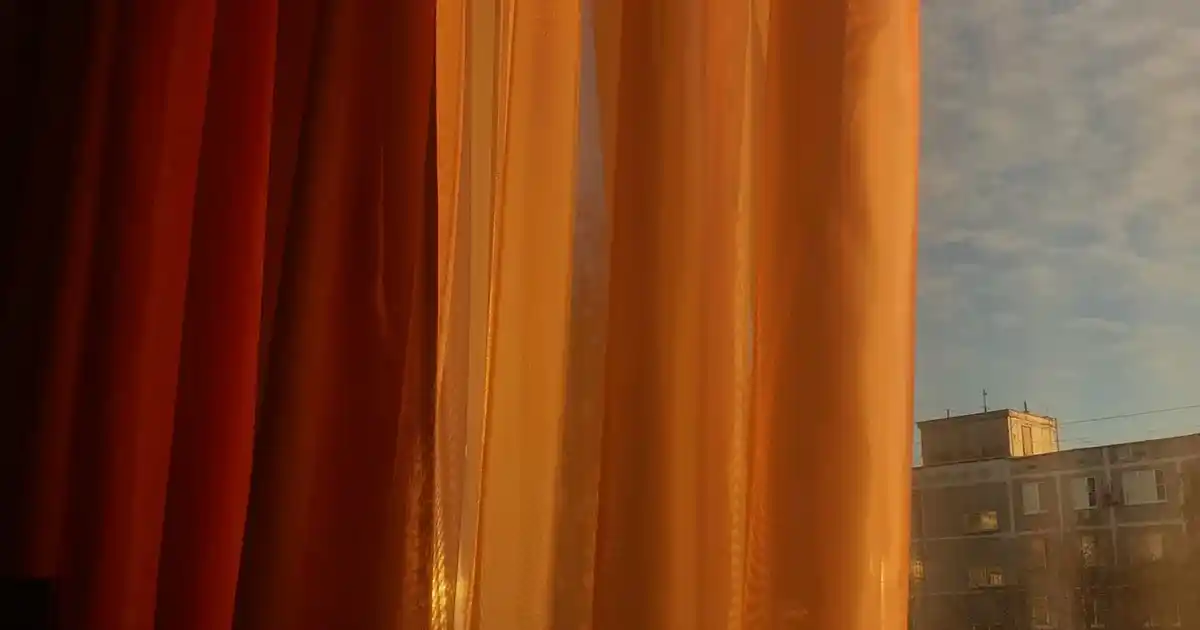 Yatak Odasında Loş Işık Kullanımıyla Huzur ve Estetiği Artırma Rehberi