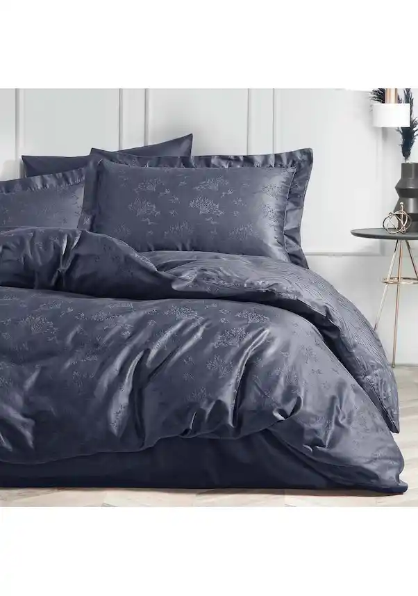 Yataş Diana Saten Nevresim Takımı ile Modern ve Şık Yatak Odası Dekorasyonu