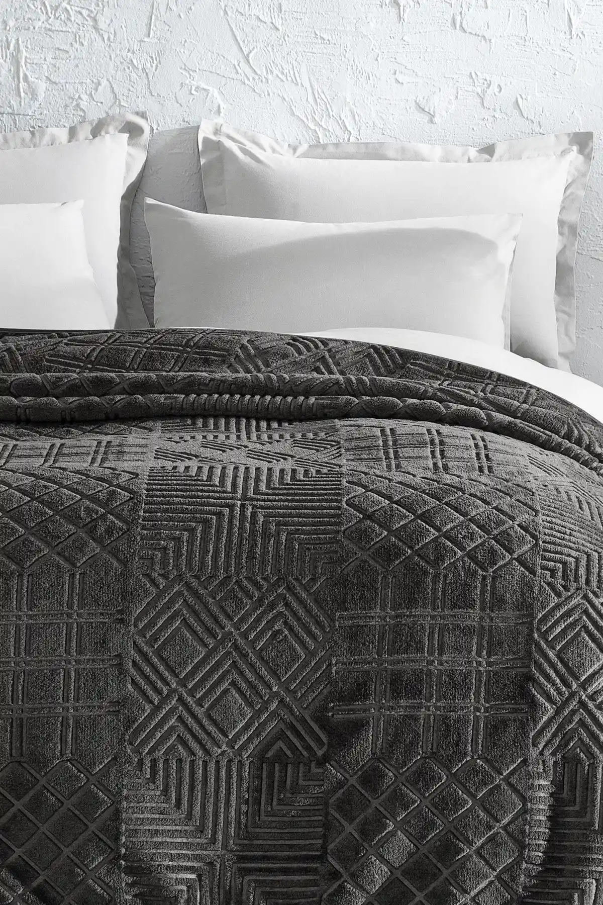 Yataş Nova Çift Kişilik Battaniye ile Yatak Odanızı Şıklık ve Konforla Yenileyin