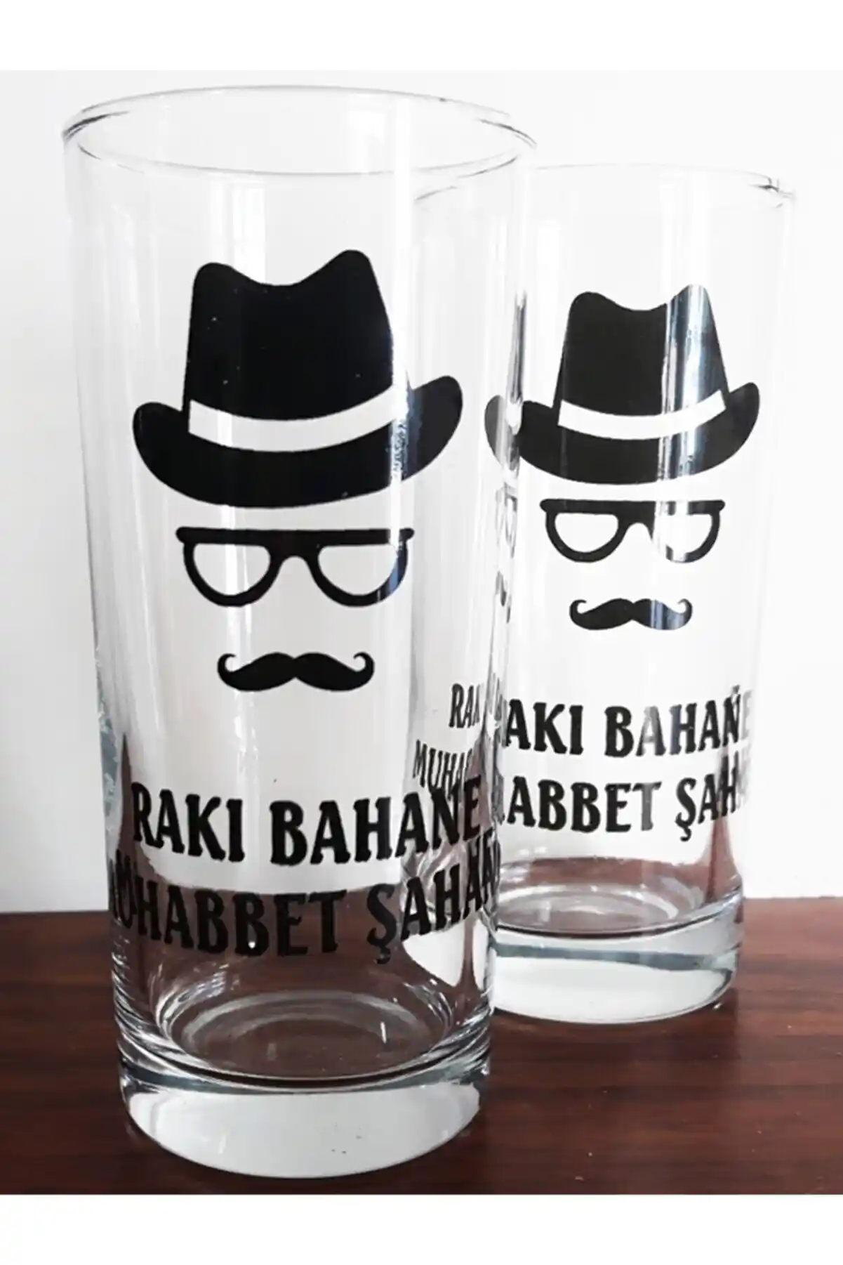 Yazılı Rakı Bardağı Dekorasyon Fikirleriyle Mekânınıza Zarafet Katın