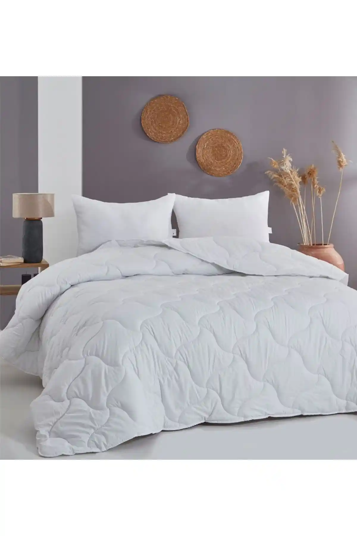 Yazlık İnce Yorgan Dekorasyonunda Zarafet ve Konforun Buluşması