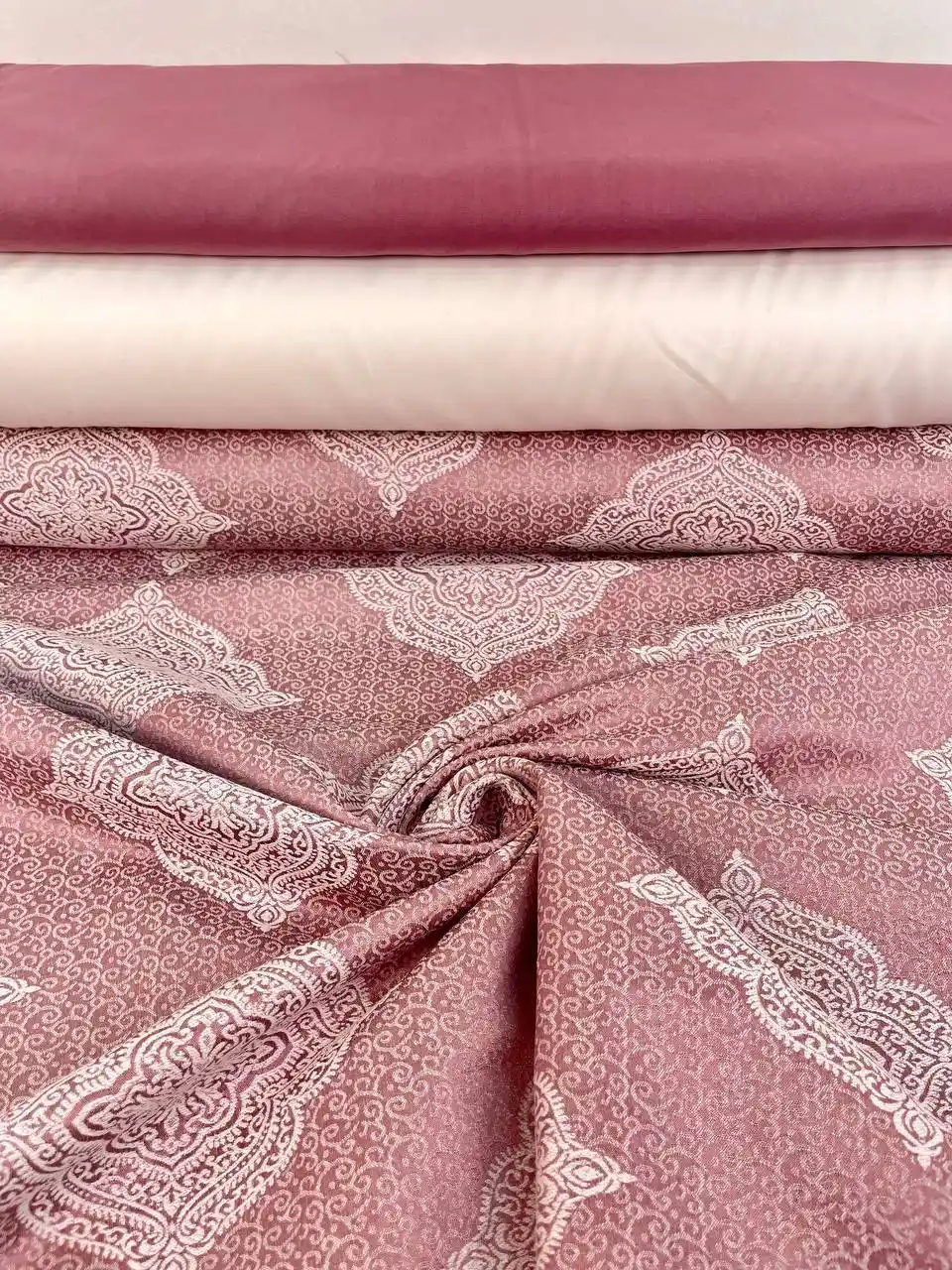 Yazlık Pike Modelleriyle Evinize Şıklık ve Konfor Katmanın Yolları