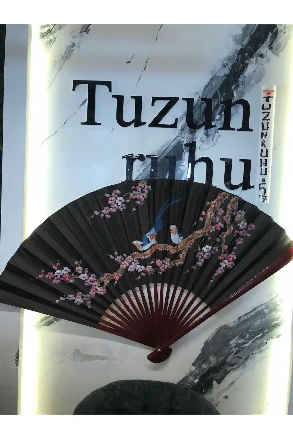 Yelpaze Duvar Süsleri ile Modern ve Şık Mekân Dekorasyonu Yöntemleri