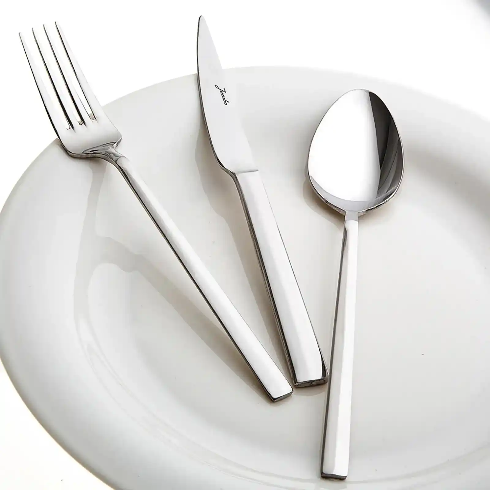 Yemek Çatal Bıçak Takımı Seçimi ve Dekorasyonda Kullanım İpuçları