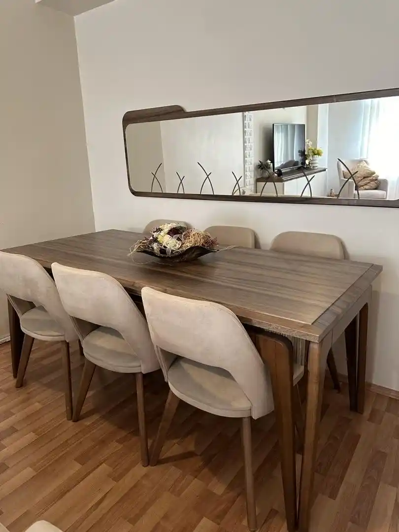 Yemek Masası Aynası Seçimi ve Dekorasyonda Kullanım İpuçları