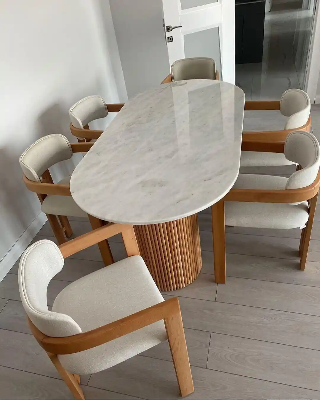 Yemek Masası Çeşitleri ve Dekorasyon İpuçlarıyla Evinize Şıklık Katın