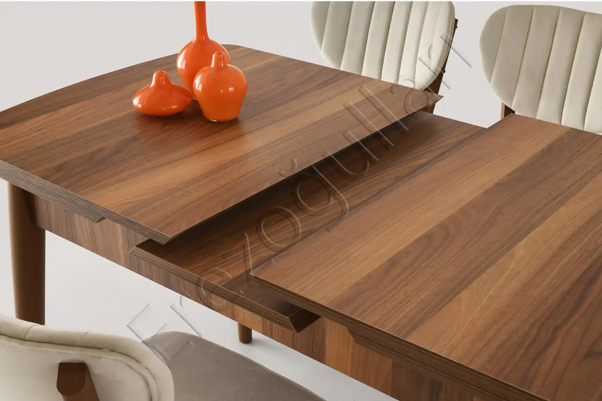 Yemek Masası Dekorasyonunda Fonksiyonellik ve Estetiğin Uyumlu Kullanımı