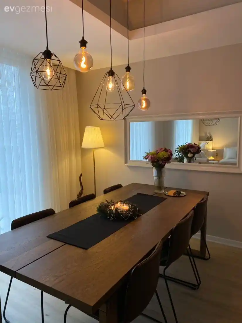 Yemek Masası Lambaderleri ile Dekorasyonunuza Şıklık Katın ve Atmosferi Geliştirin