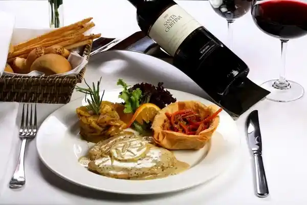 Yemek Servis Çeşitleri ve Dekorasyon İpuçlarıyla Şık Sofralar Yaratın